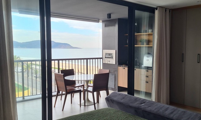 Piratininga Apartment | Charming loft with barbecue on the balcony and sea view