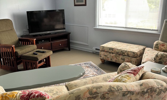 Luray Apartment | Charming, Loft with Mountain View’s on 200 acre Farm.
