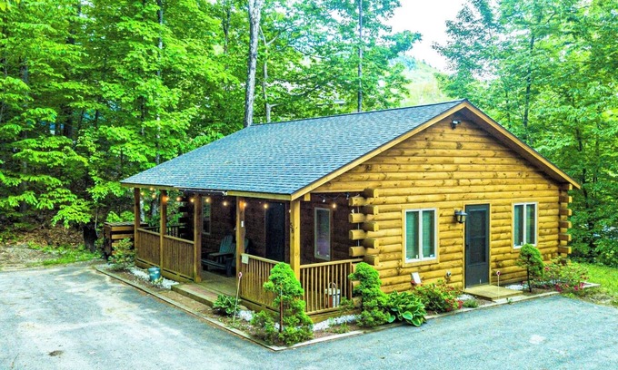 Intervale Cabin | Charming Log Cabin Getaway in the White Mountains