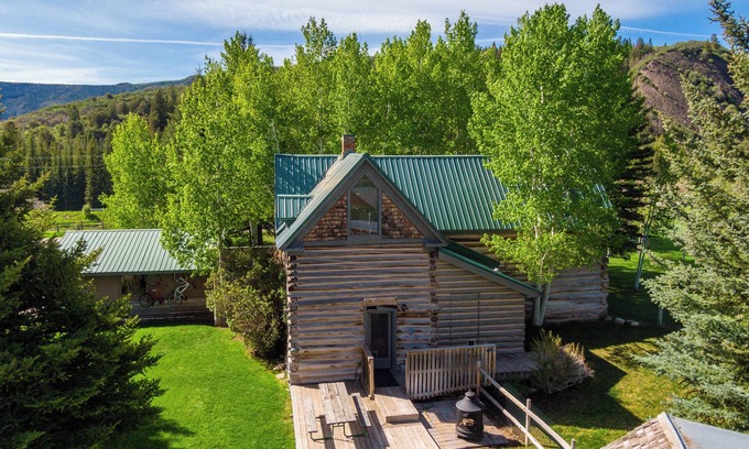 Snowmass Village House | Charming log house in Snowmass with all the amenities.