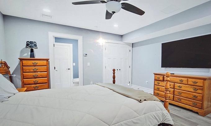 Wall Township House | Charming lower level home rental 3 rooms, 3 beds close to Belmar Beach