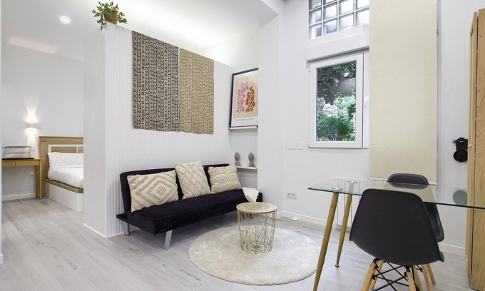 Ventas Apartment | Charming Madrid el Carmen - Seasonal rental