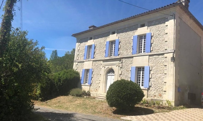 Bonnes House | Charming Maison de Maitre near Saint-Emilion, Cognac and Bordeaux!
