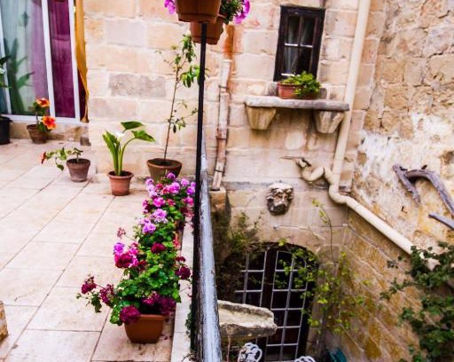Tarxien Bed & Breakfast | Charming Maltese Apartment with terrace