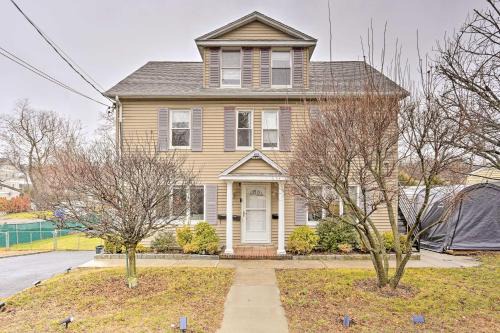 Mamaroneck House | Charming Mamaroneck Home about 22 Mi to Manhattan