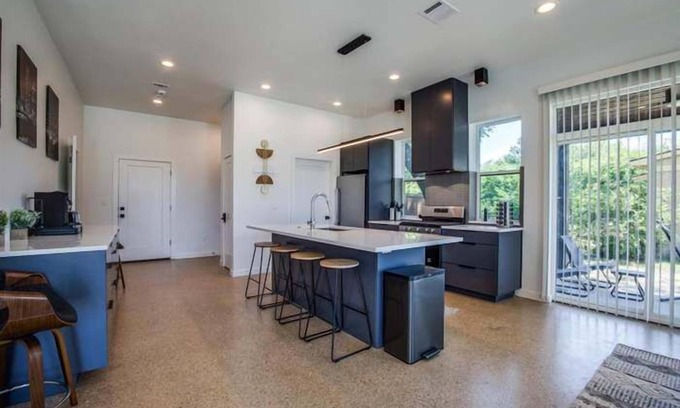 Dallas House | Charming Mandalay Home Near White Rock Lake