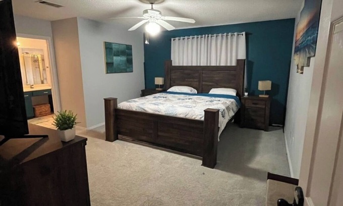 Okaloosa County House | Charming master bedroom in a fully furnished 4 bedroom rental house in Niceville