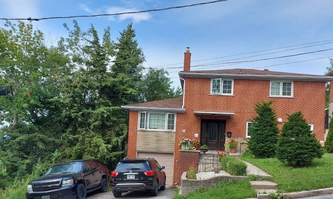 Toronto House | Charming Midtown Toronto Home