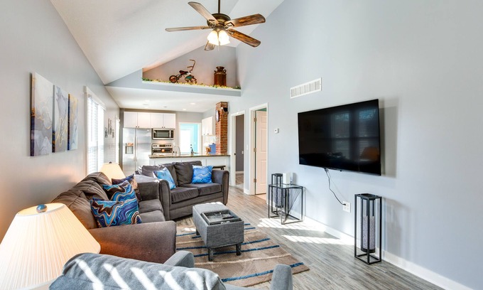 Pleasant Hill House | Charming Missouri Home < 1 Mi to Katy Trail!