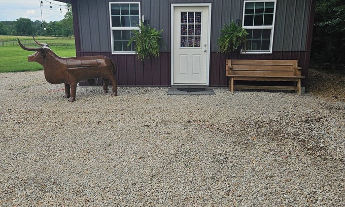 Warrensburg House | Charming Modern 1BR Country Cottage Surrounded by Nature Close to Town.