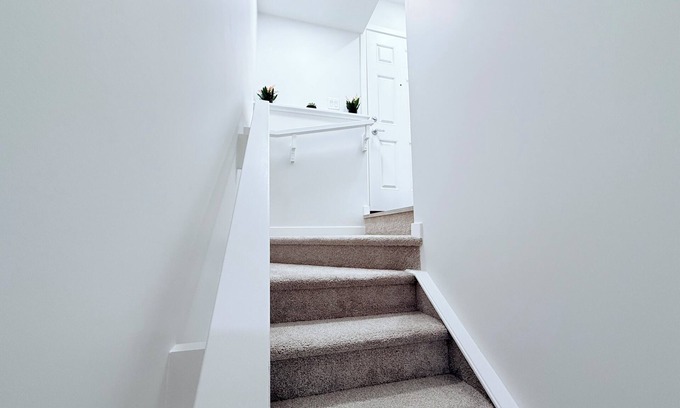 Southwest Calgary House | Charming Modern 2-bedroom suite in SW Calgary