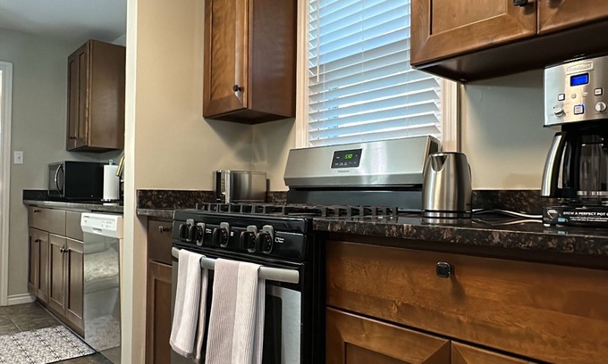 Westland House | Charming & modern 2 BR home, convenient location!