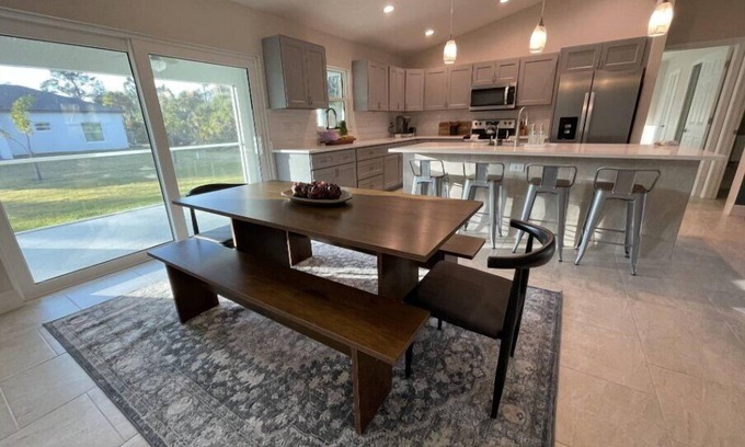 North Port House | Charming, Modern, Cozy Retreat