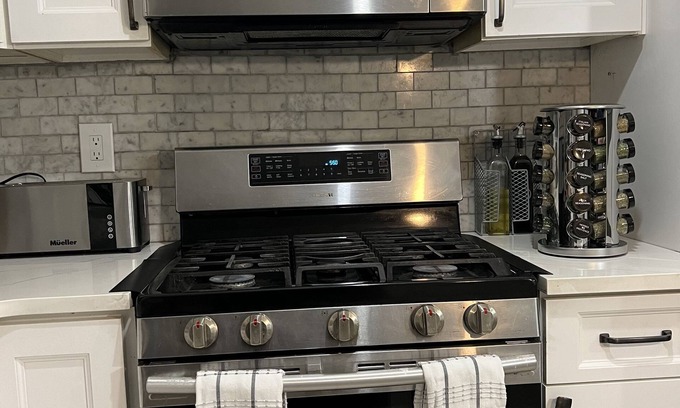 Malverne House | Charming Modern Farmhouse - Entire 1st Floor