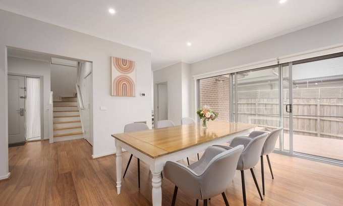 Boronia House | Charming & Modern Mountain View Townhouse