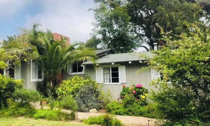 Hedgerow Cottage | Charming Montecito Home