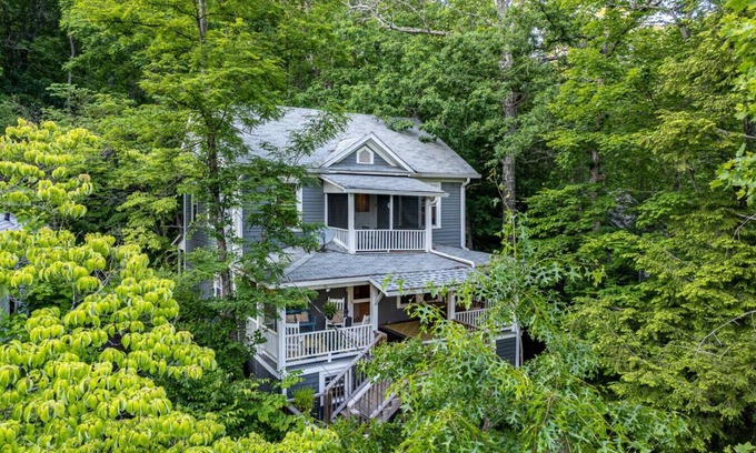 Montreat Apartment | Charming Montreat Cottage Near DT Black Mtn | Walk to Hiking
