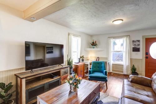 Montrose House | Charming Montrose Family Home Block to Downtown!