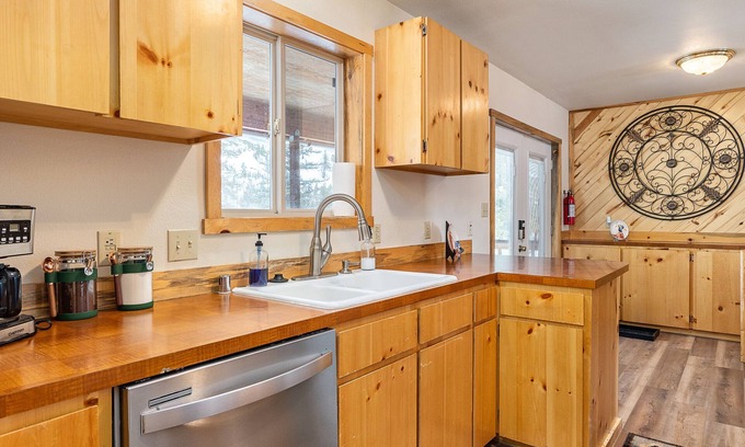 Stanley Cabin | Charming Mountain Cabin - STANLEY IDAHO USA
