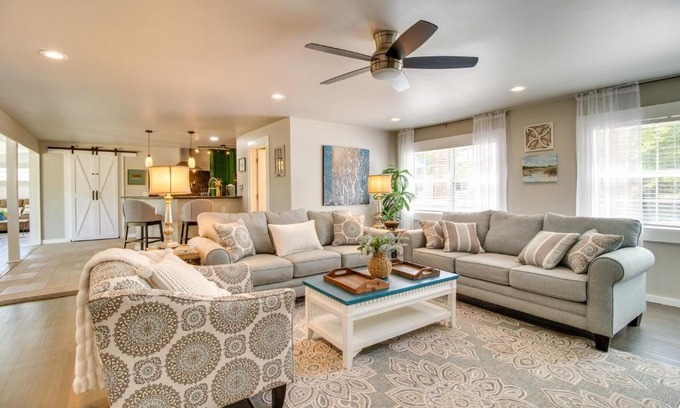 Mountain Home House | Charming Mountain Home Retreat Walk to Marina!