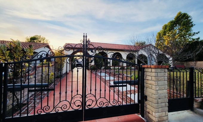 Monrovia House | Charming Mountain Hideaway - Detached One Bedroom ADU in Monrovia/LA