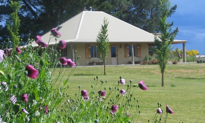 Fernside Cottage | Charming Mudbrick Country Cottage