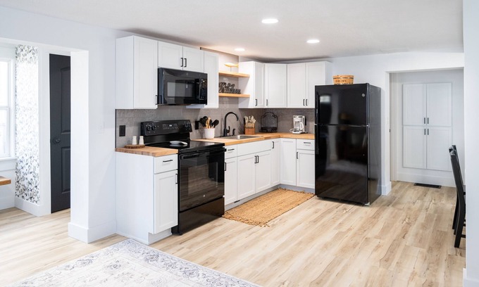 Lakeside House | Charming Muskegon Bungalow Close to Beaches!