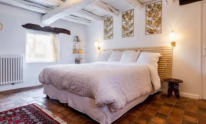 Blain Bed & Breakfast | Charming Nature Retreat: Spacious Suite, Modern Comfort, Yoga & Eco-Friendly Amenities