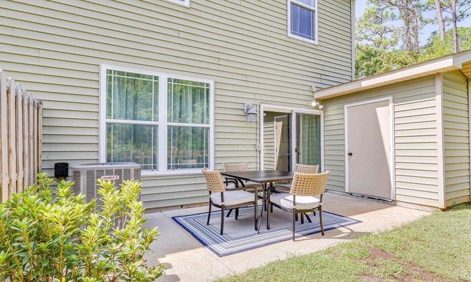 Navarre House | Charming Navarre Townhome: 5 Mi to Beach!