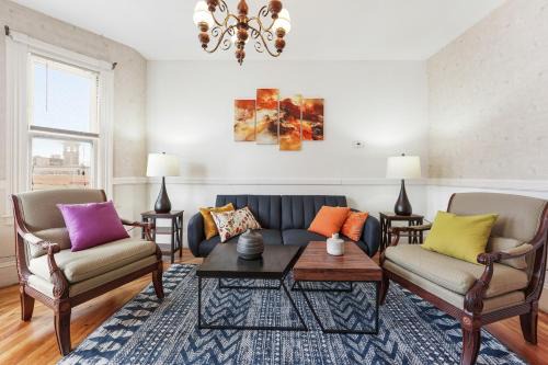 Revere Apartment | Charming New England style apartment 6 miles to downtown Boston, 4 miles to Logan airport