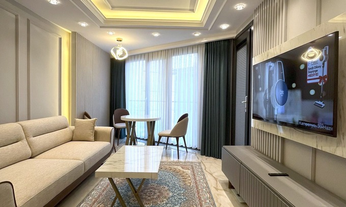 Zeytinburnu Apartment | Charming New Studio next to Istanbul Fisekhane & Marmaray Metro Station