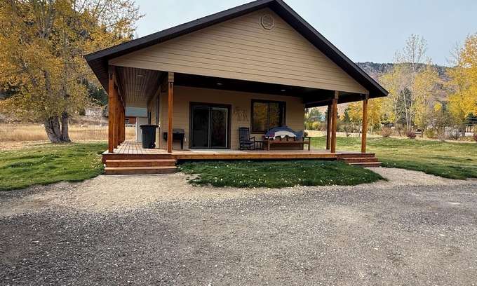 Pine House | Charming newer 2-bedroom house with WiFi, Dish TV in Pine with wrap around deck.