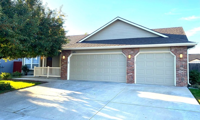 Meridian House | Charming, Newly remodeled, 3+Br/2Ba house, with office, in Meridian