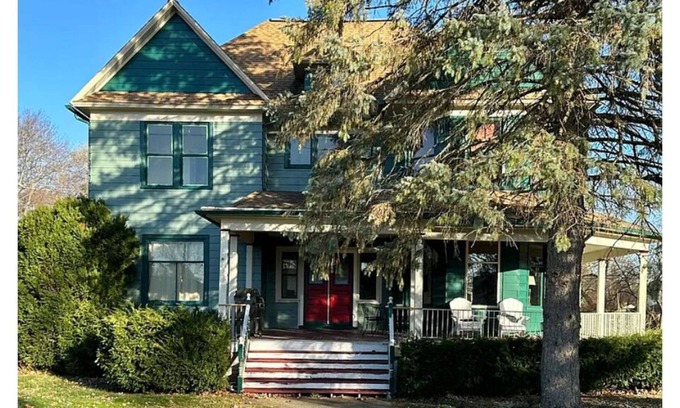Pinckney House | Charming *newly renovated* Victorian House for Rent