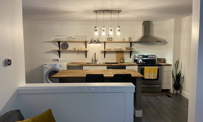 Meaford House | Charming newly renovated century home, 8 mins walk downtown + close to ski hills