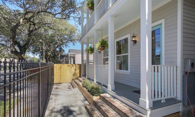 Faubourg Delassize Villa | Charming NOLA Villa- Pets OK, Close to street cars