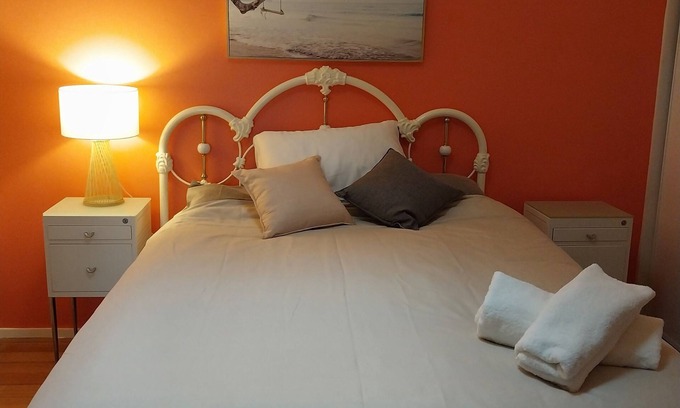 Corio House | Charming Nook: Romance Awaits, Pets Welcome!