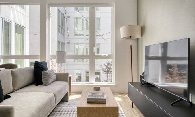 Lakeside Apartment | Charming Oakland Studio w/Coworking & Gym, near BART, by Blueground