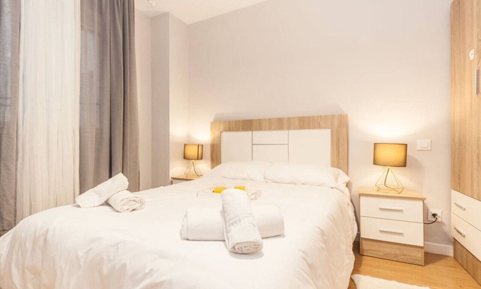 Las Campas y San Claudio Apartment | Charming Oasis in Oviedo with Private Terrace