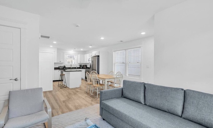 Mantoloking House | Charming ocean block townhouse