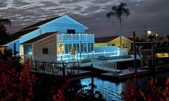 Spring Hill House | Charming Ocean Front 3-bedroom and 4 Bath with WiFi and AC in Hernando Beach