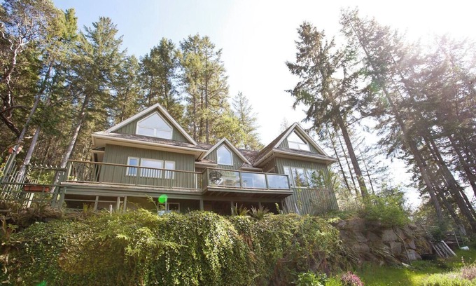 Madeira Park Cottage | Charming Ocean View Cottage with Private Sauna & Hot Tub