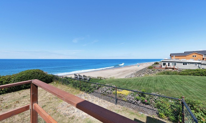 Gleneden Beach House | Charming, Oceanfront Home w/Nearby Beach Access & Amazing Ocean Views