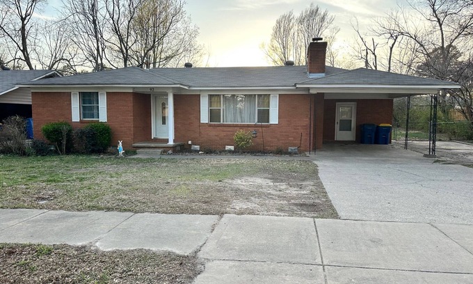 Cabot House | Charming old 3-bedroom house with WiFi, & central heat & air in central Cabot
