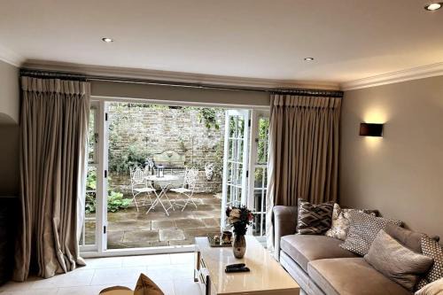 Churchill House | Charming old style 2 bed cottage in London's best neighbourhood