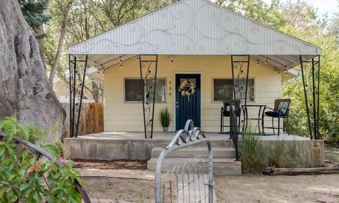 Erie House | Charming Old Town Erie Retreat-Mountain Views!