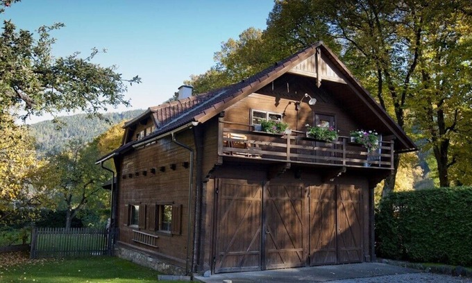 Teufenbach House | Charming old wooden house, surrounded by a large garden