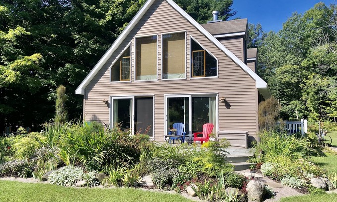 Omena Ski Chalet | Charming Omena house. Close to beach, Suttons Bay, Northport. Fire pit. A/C.