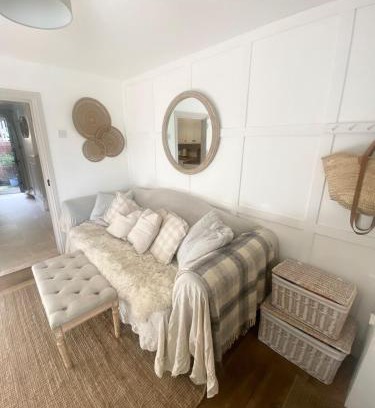 Romsey House | Charming One Bed Cottage in Historic Market Town