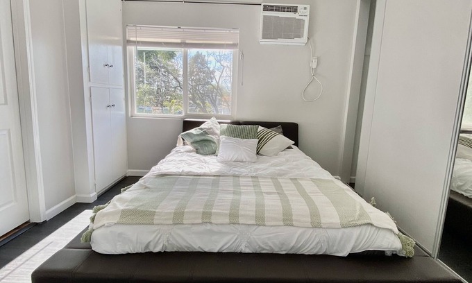 Northridge House | charming one Bedroom in Sherwood Forest